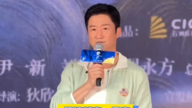 穿着妖艳的大婶